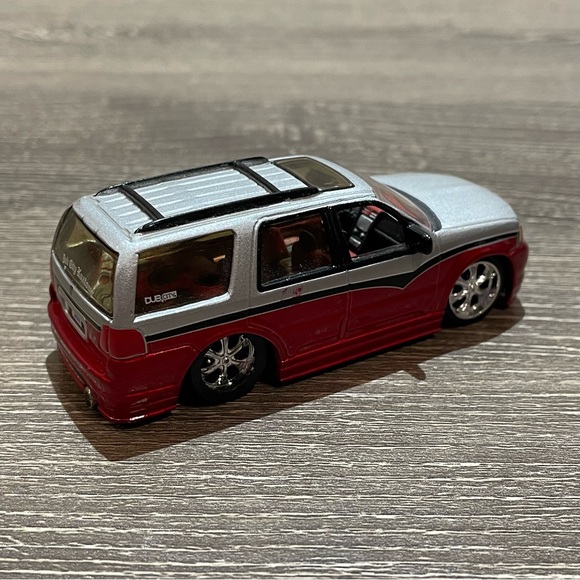 JADA TOYS DUB CITY 2003 Lincoln Navigator Suv Diecast Toy 1/64 - Picture 4 of 8